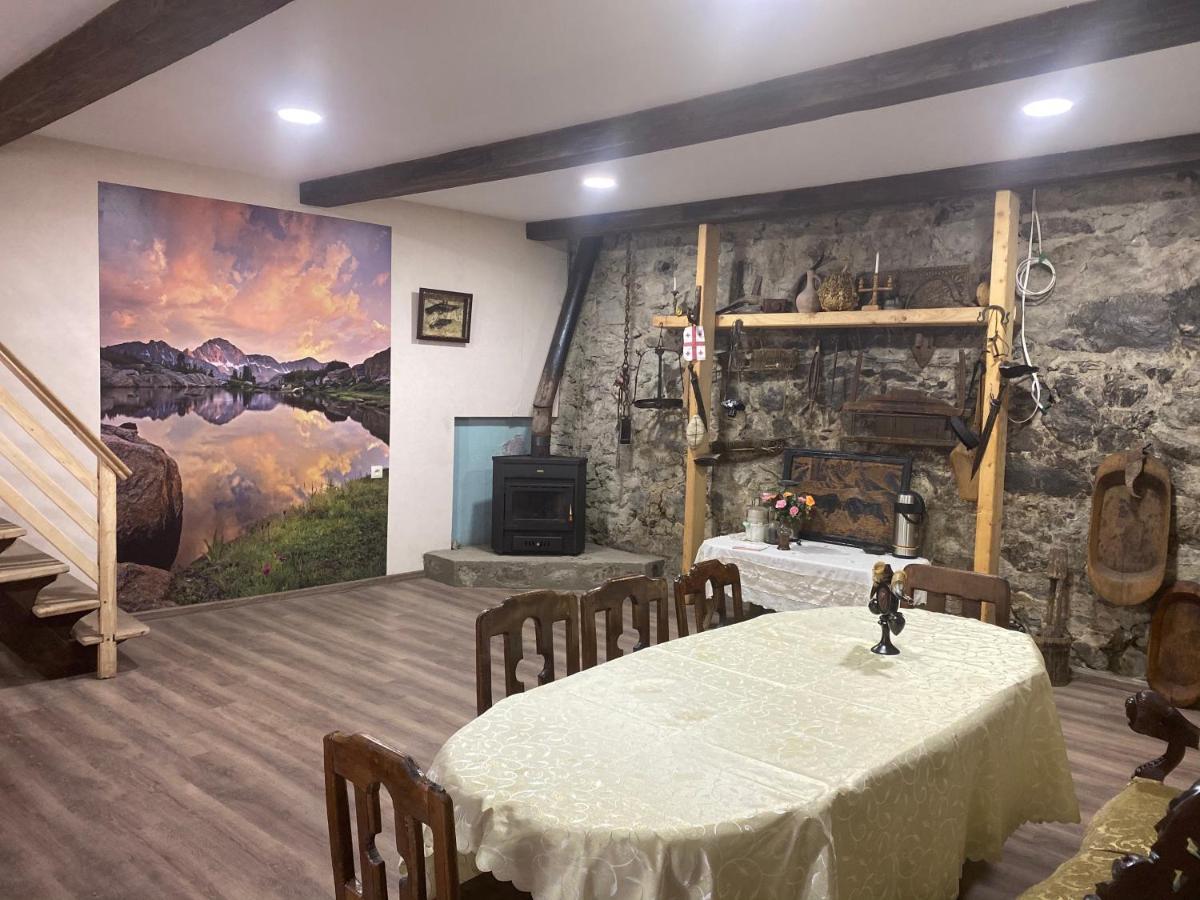 Iuri Udesiani'S Guesthouse Mestia Eksteriør bilde